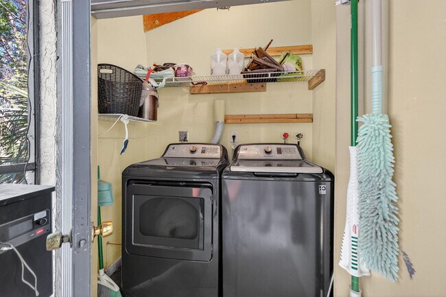 Building Photo - 4491 Crystal Lake Dr