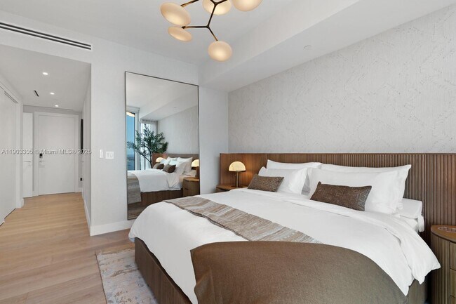 Building Photo - 300 Biscayne Blvd Way