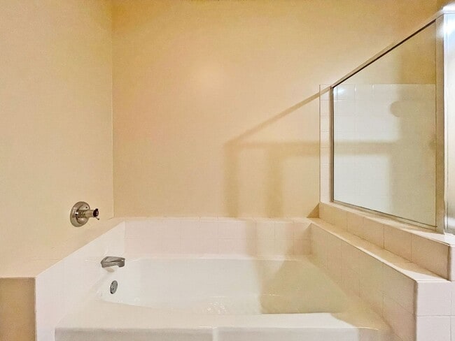 Building Photo - Luxury Maintenance-Free **One-Level Living...