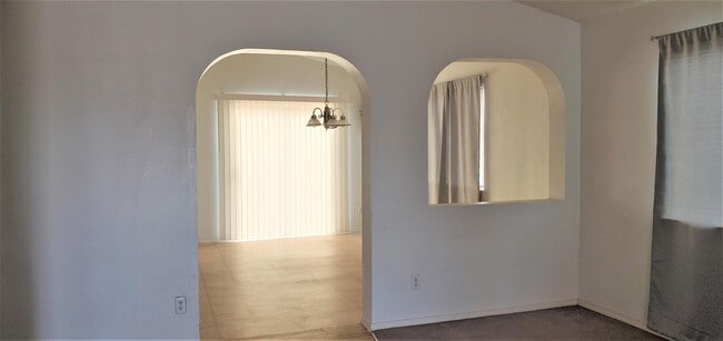 Building Photo - 3400 Tierra Cromo Rd