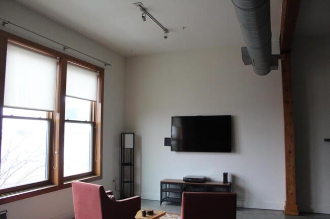 Building Photo - 2502 Live Oak St