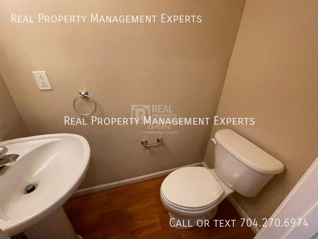 Building Photo - 840 Pelican Bay Dr