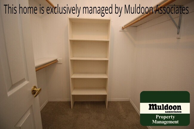 Building Photo - Strawberry Field gated community condo
