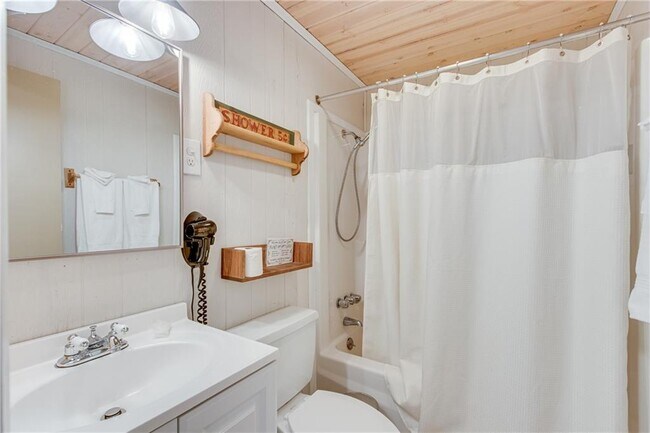 Building Photo - 3 Berkshire Ln