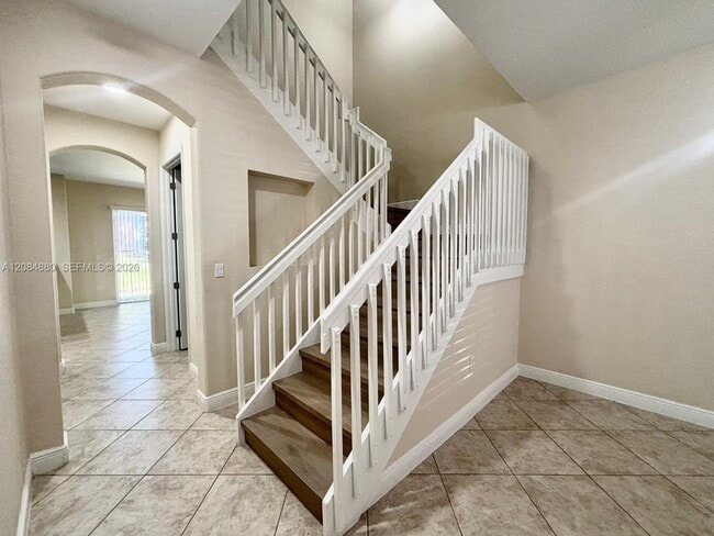 Building Photo - 6965 Julia Gardens Dr