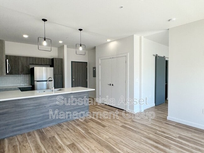 Building Photo - 1653 Midtown Pl