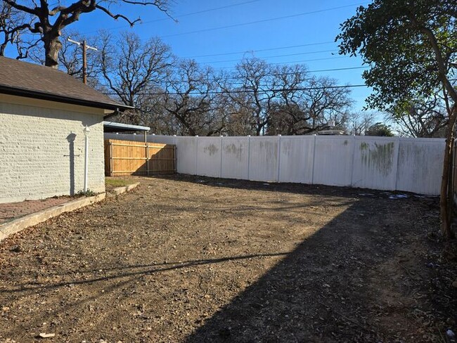 Building Photo - Charming house in Hurst Tx