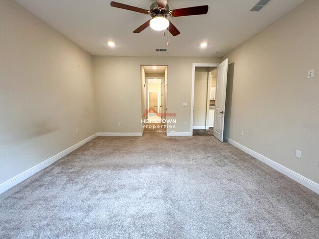 Building Photo - Charming Custom-Built Home with Bonus Room...
