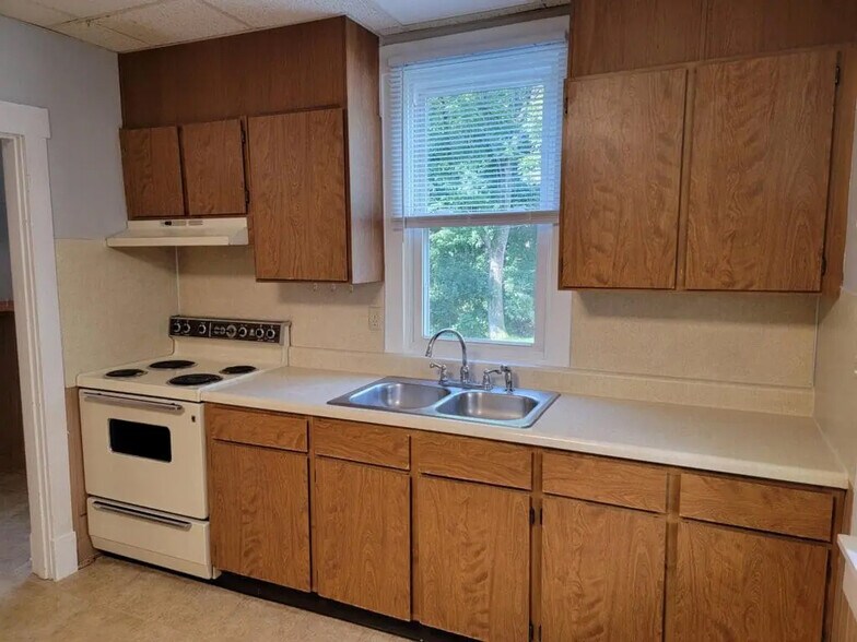 Building Photo - 390 N Clay Rd