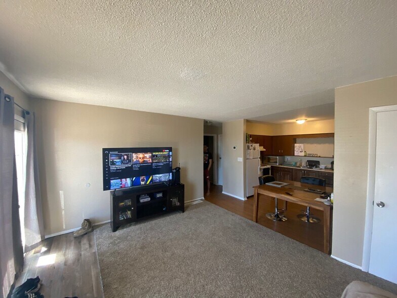 Building Photo - 406 Sunny Ln