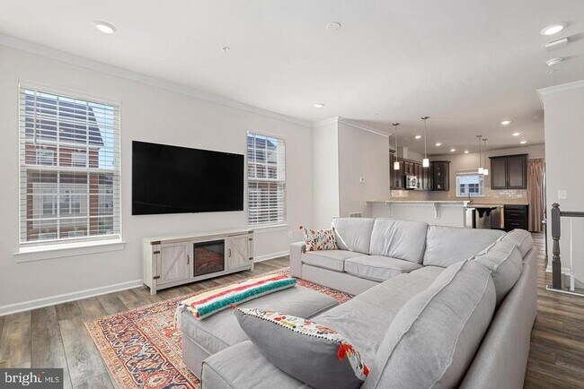 Building Photo - 7132 McHenry Mews
