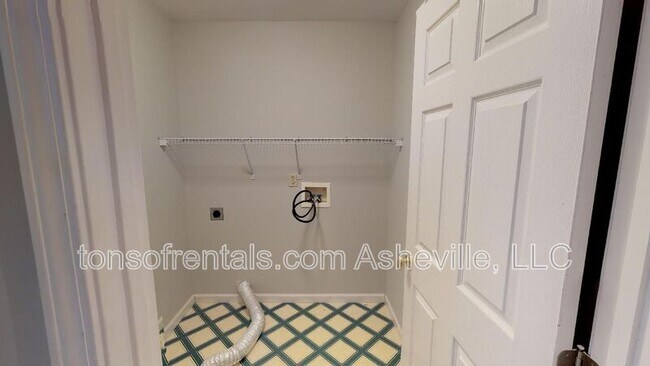 Building Photo - 15 Collenwood Rd