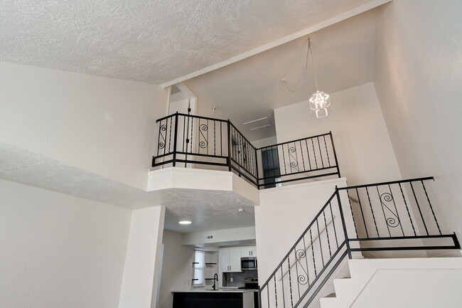 Building Photo - 729 Vicksburg Ave