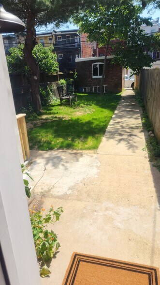 Building Photo - 2424 Linden Ave