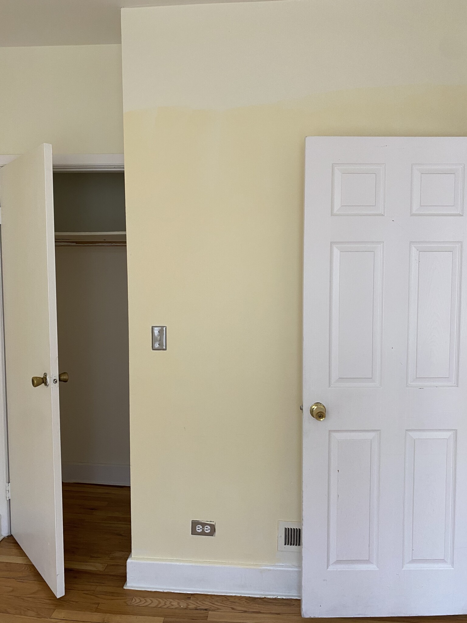 West Bedroom Closet - 4930 N Kedzie Ave