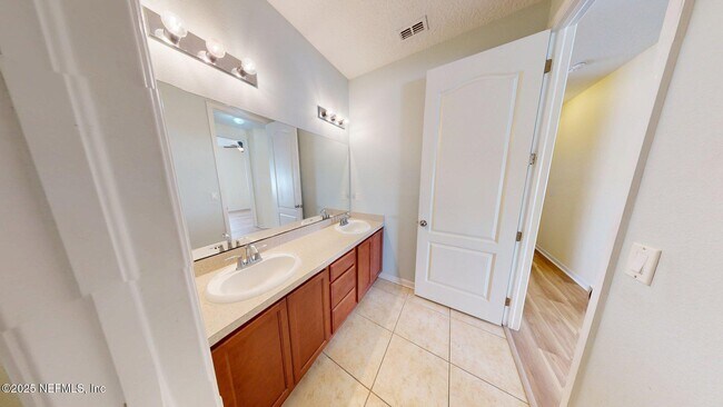 Building Photo - 15707 Lexington Park Blvd