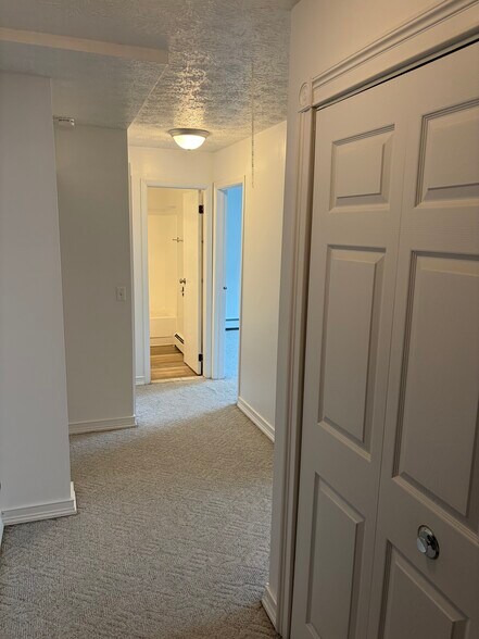 Unit Entry - 104 W Pulteney St