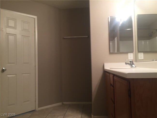 Building Photo - 668 Shadwell St