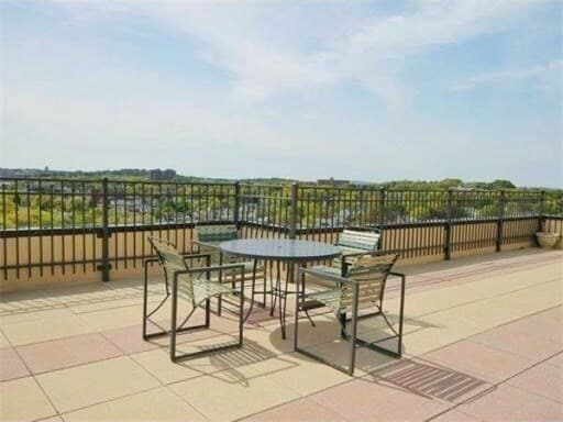 Building Photo - 1731 Beacon St