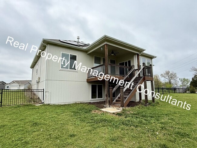 Building Photo - Extraordinary 4 bedroom home in Lee's Summit