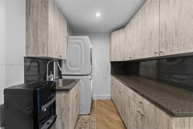 Building Photo - 731 Crandon Blvd