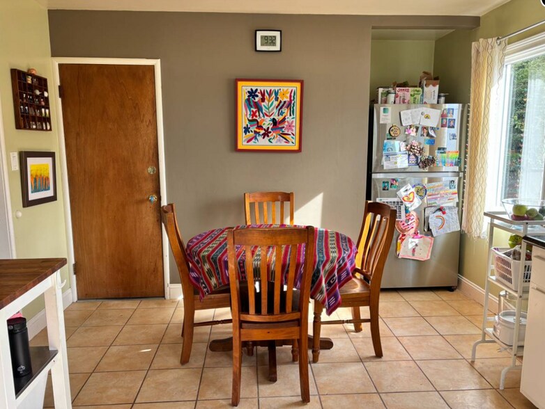 Kitchen - 1140 Addison St