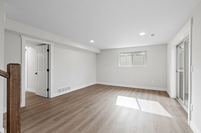 Building Photo - Gorgeous South Hill Home