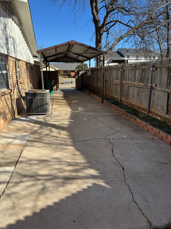 Building Photo - 8705 Lakeaire Dr