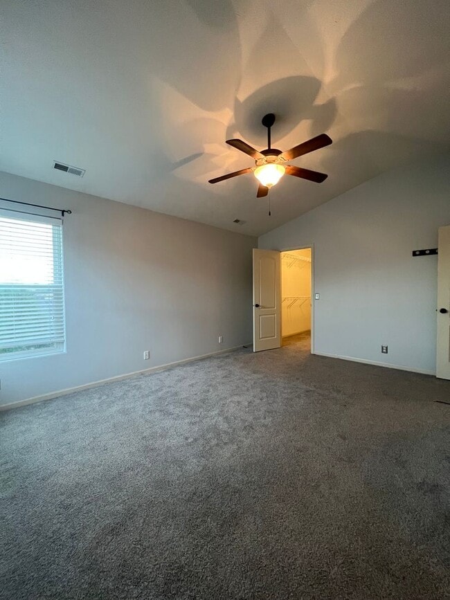 Building Photo - Must See Elkhorn Home!!