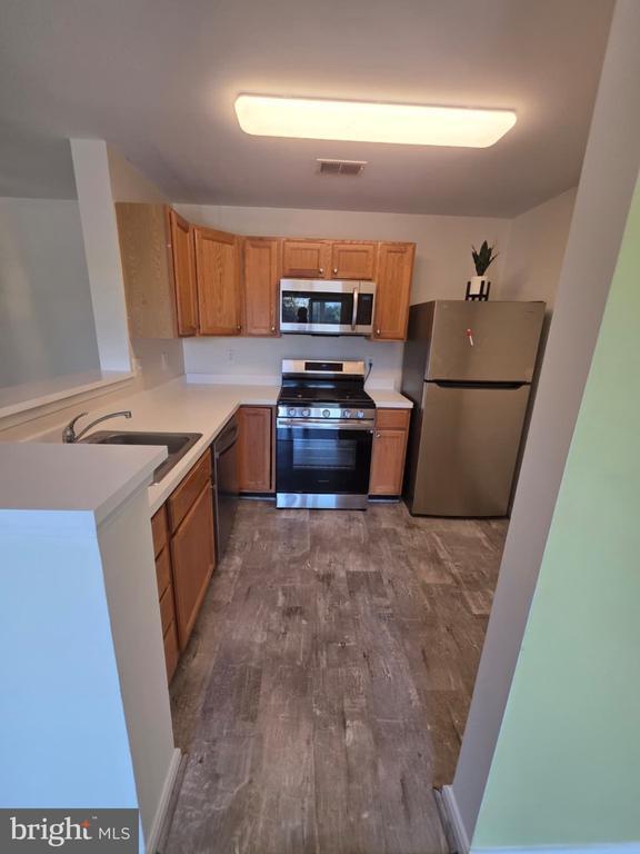 Building Photo - 1055 Gardenview Loop