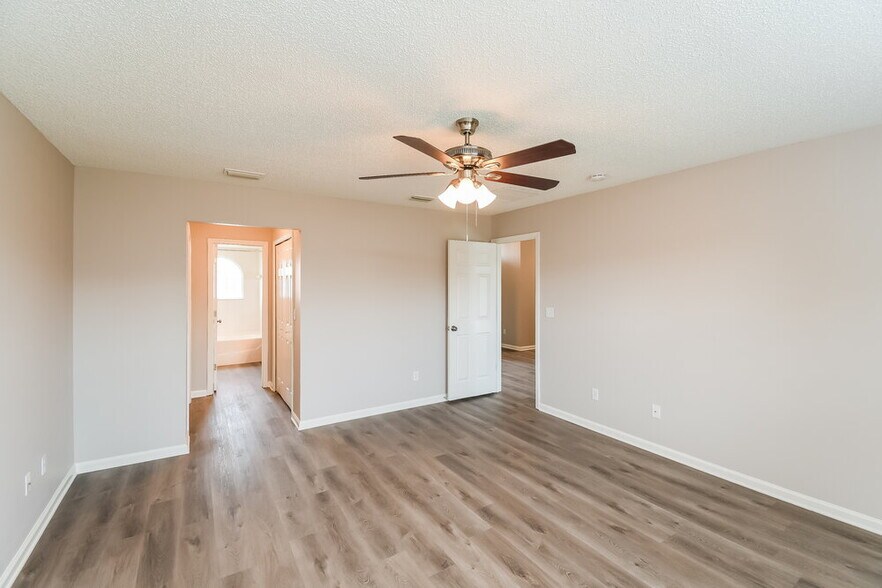 Building Photo - 3720 Arava Dr