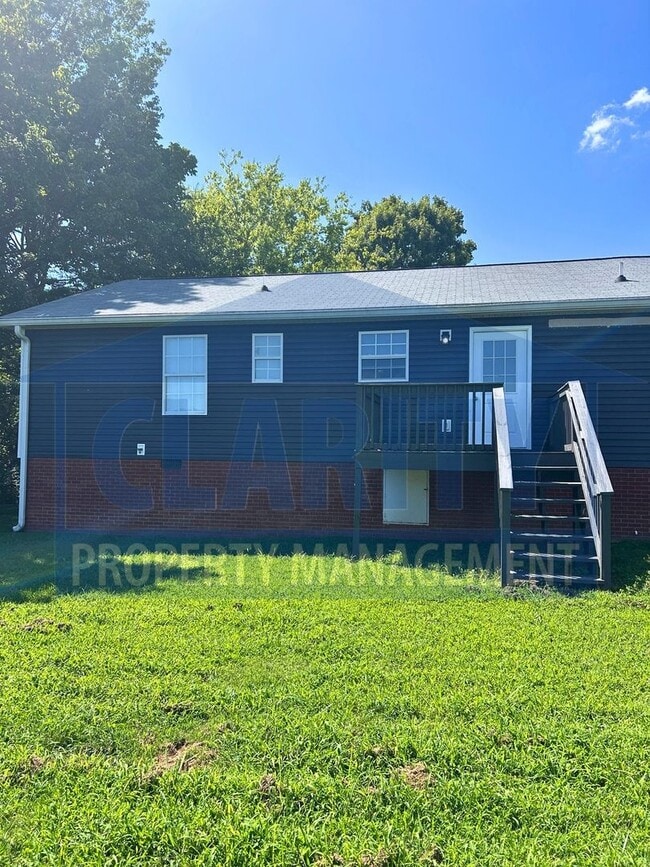 Building Photo - **1006 Whisperwood Trail NE