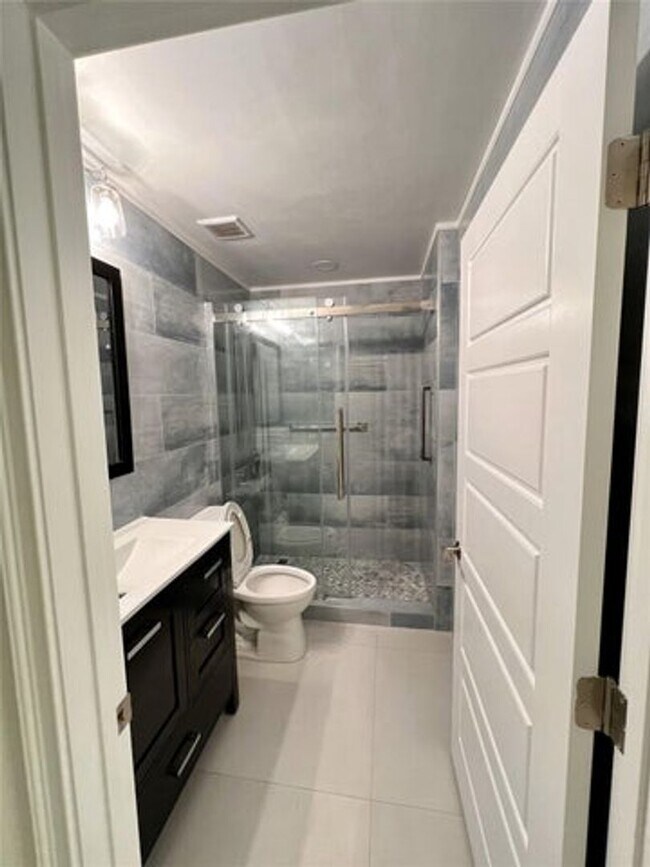 Building Photo - 720 Birdie Ct