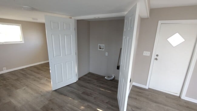 Building Photo - 2 Bedrooms with 2 Bathrooms Home on Large ...