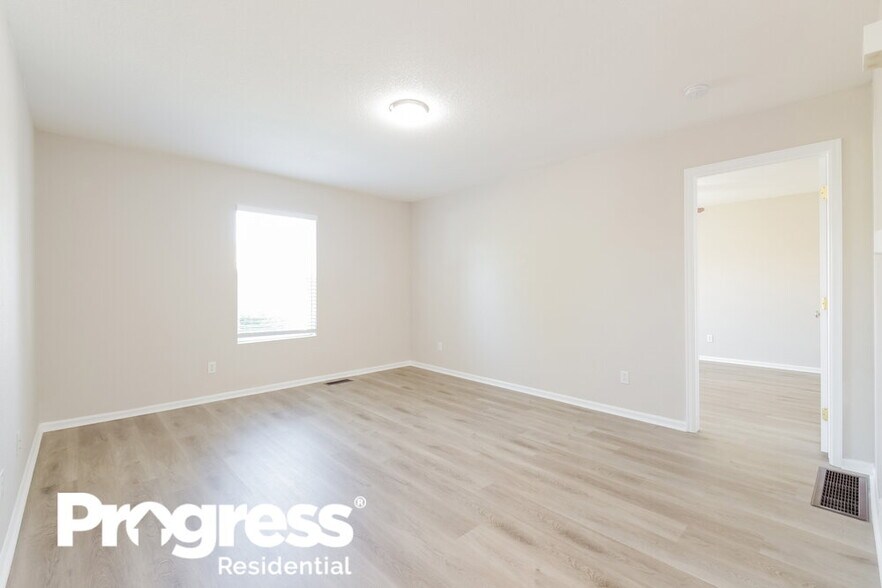 Building Photo - 4785 Biscay St