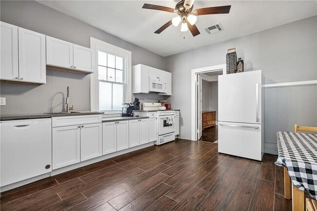 Building Photo - 915 Madison St