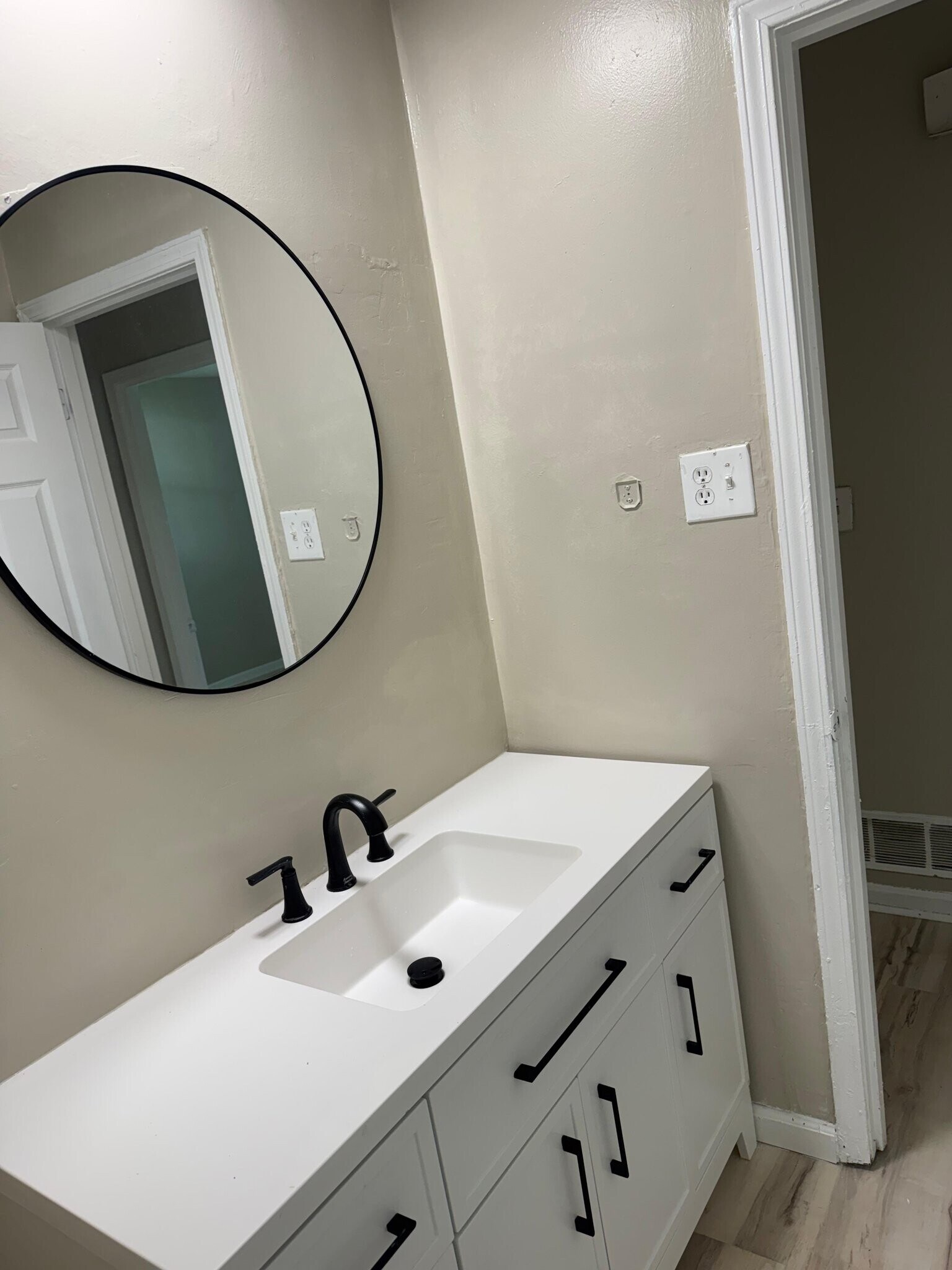 Building Photo - 5900 Carmelwood Cir