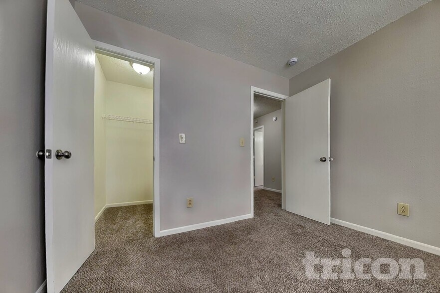 Building Photo - 6453 Townsend Way