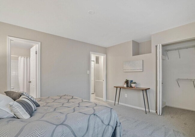 Building Photo - Gorgeous End Unit townhouse with WATER VIEWS ready mid August!