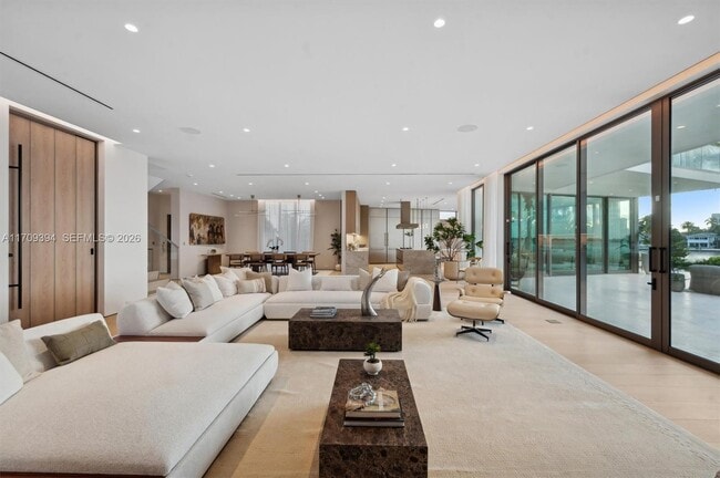 Building Photo - 424 W Rivo Alto Dr