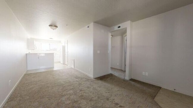 Building Photo - CONDO 2 BED 1 BATH BEHIND WINCO FOR RENT I...