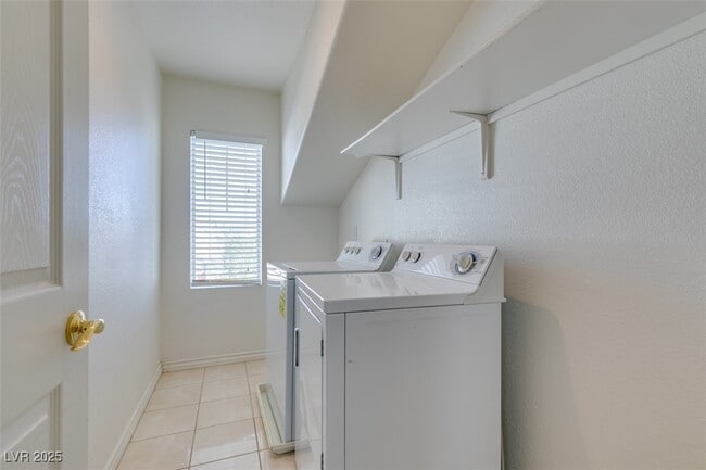 Building Photo - 10385 Morning Sorrow St