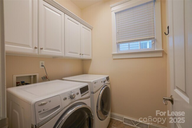 Building Photo - 12637 Doster Ave
