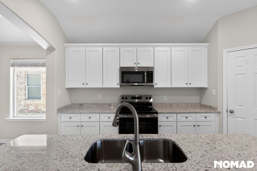 Building Photo - 1409 Bajada St