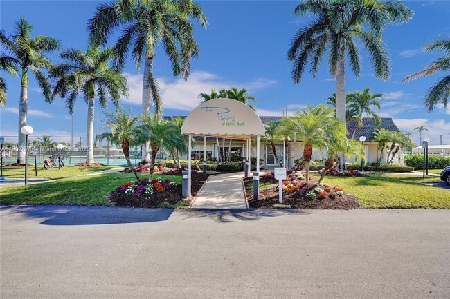 Building Photo - 1450 NW 18th Ave