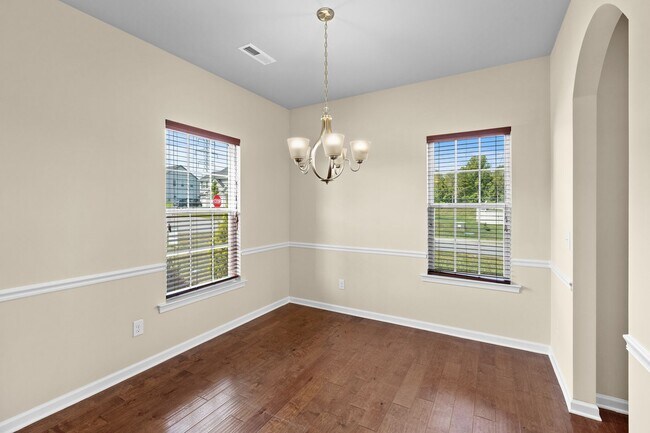 Building Photo - Beautiful 3-Bedroom Home with Fireplace an...