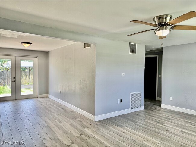 Building Photo - 2169 Barry Dr