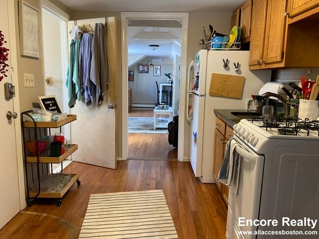 Building Photo - 8-8 Sunset St