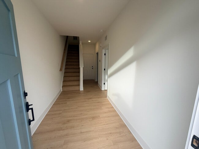 Building Photo - 15375 Sunray Aly