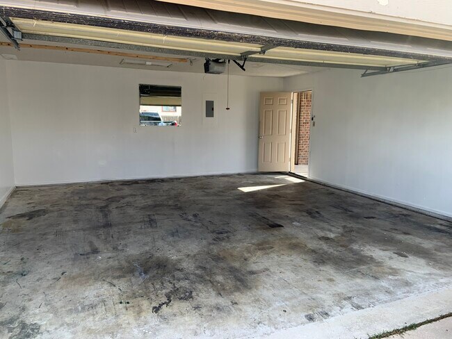 Building Photo - Grasslands